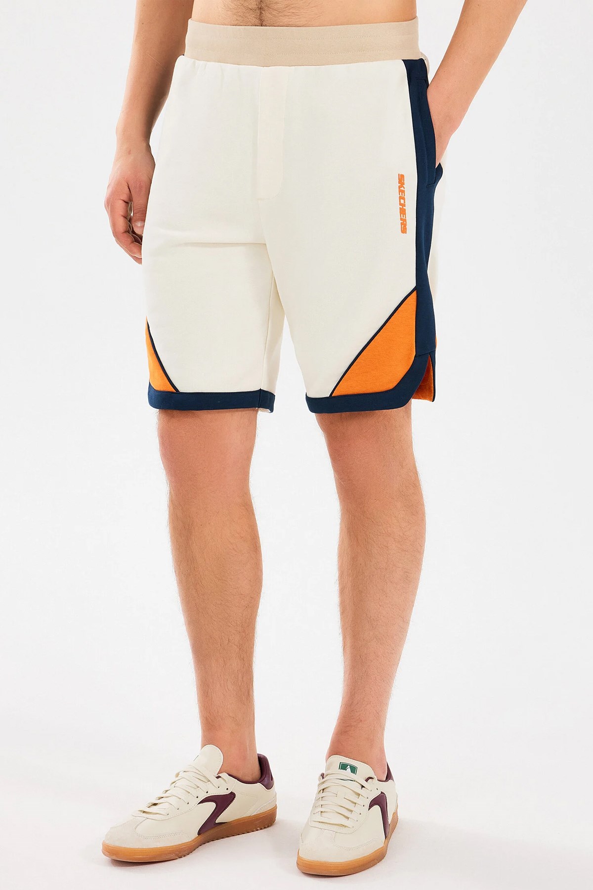 Skechers Diagonal Erkek Şort S2510040-102 Beyaz