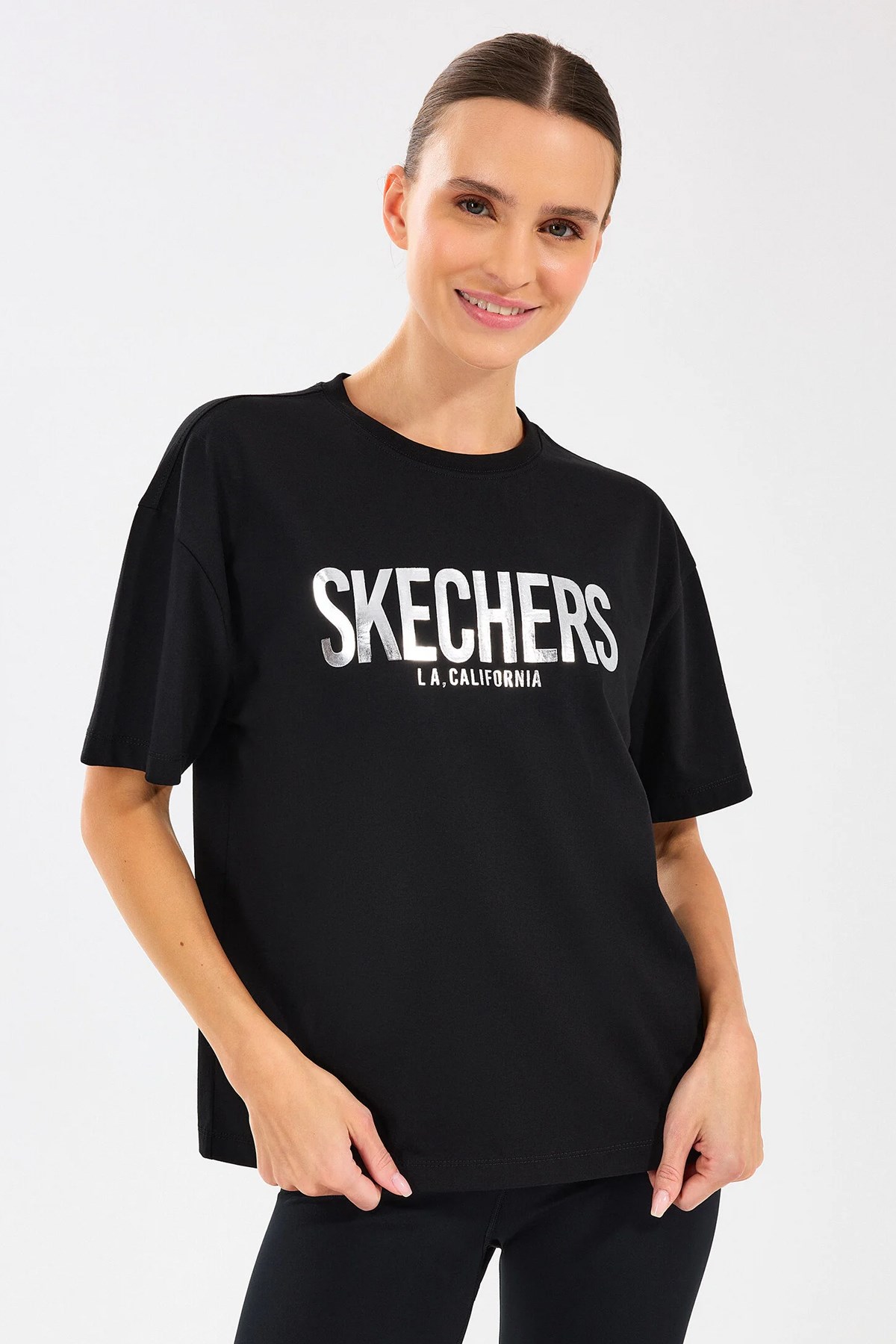 Skechers Loose Fit Kadın Tişört S2510131-001 Siyah