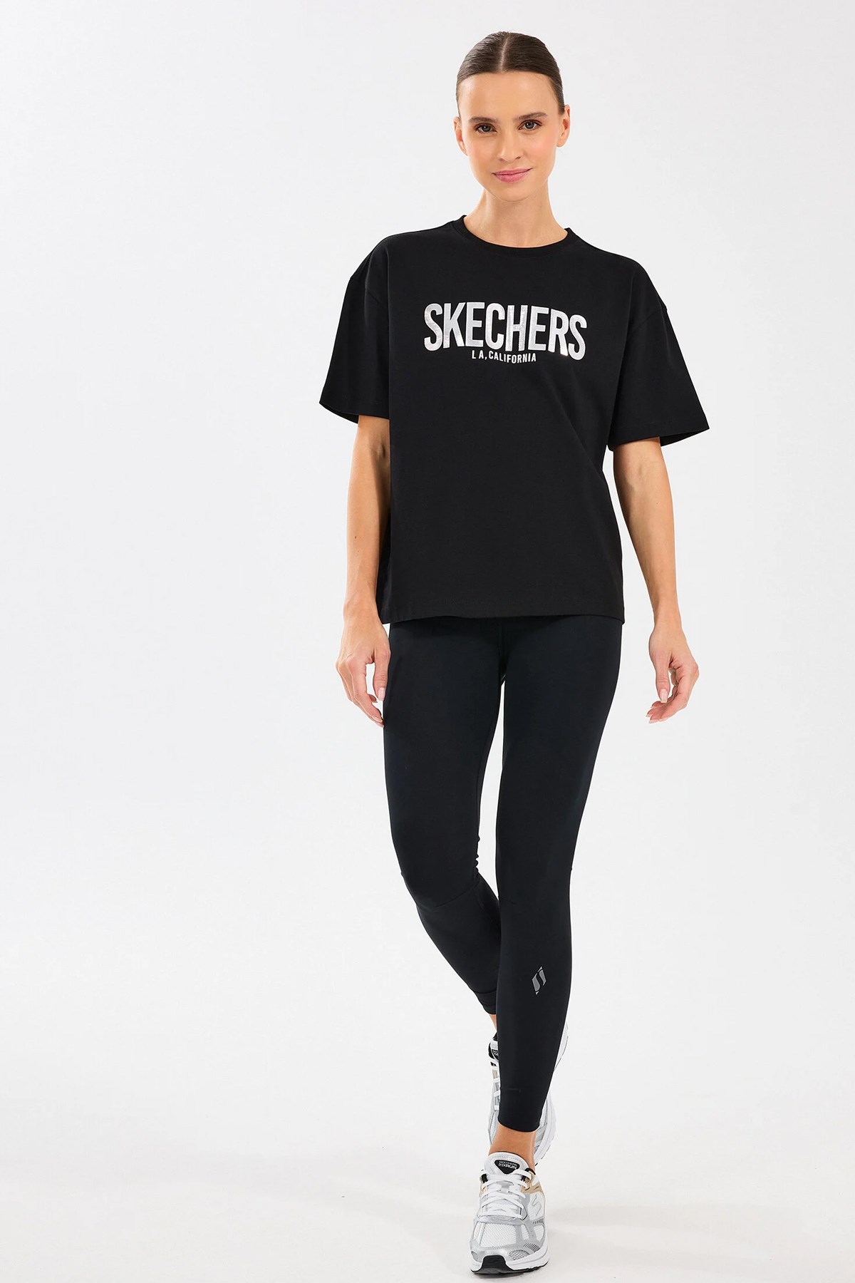Skechers Loose Fit Kadın Tişört S2510131-001 Siyah