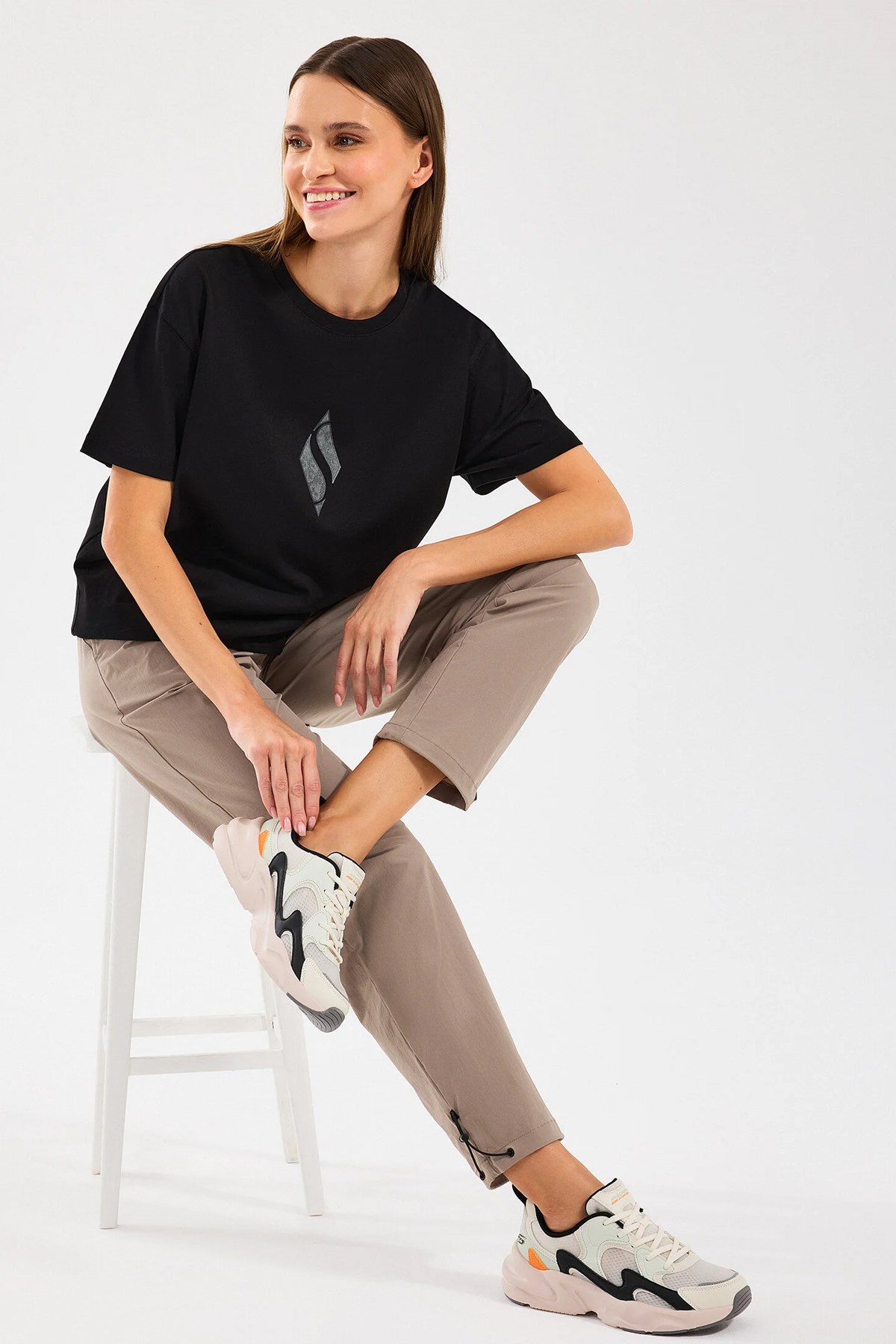 Skechers Loose Fit Kadın Tişört S2510311-001 Siyah