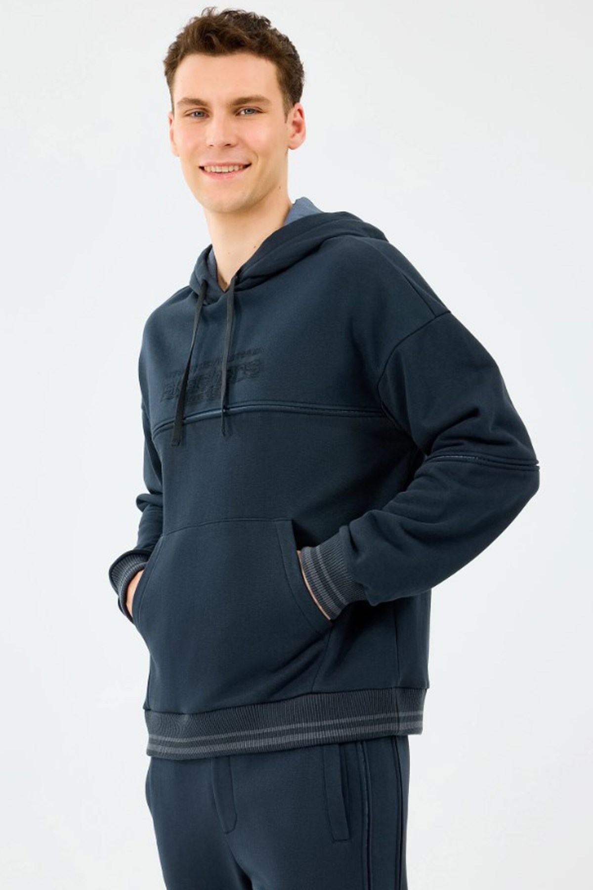 Skechers Erkek Sweatshirt S2520227-3817 Siyah