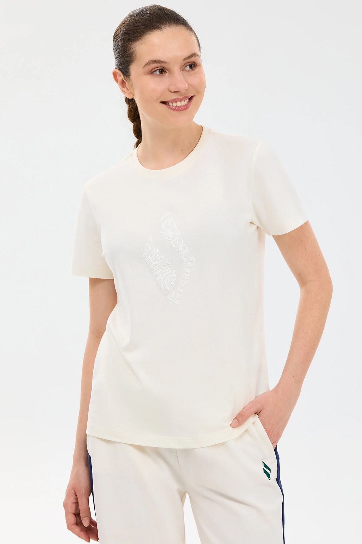 Skechers Graphic Kadın Tişört S2610057-3855 Beyaz