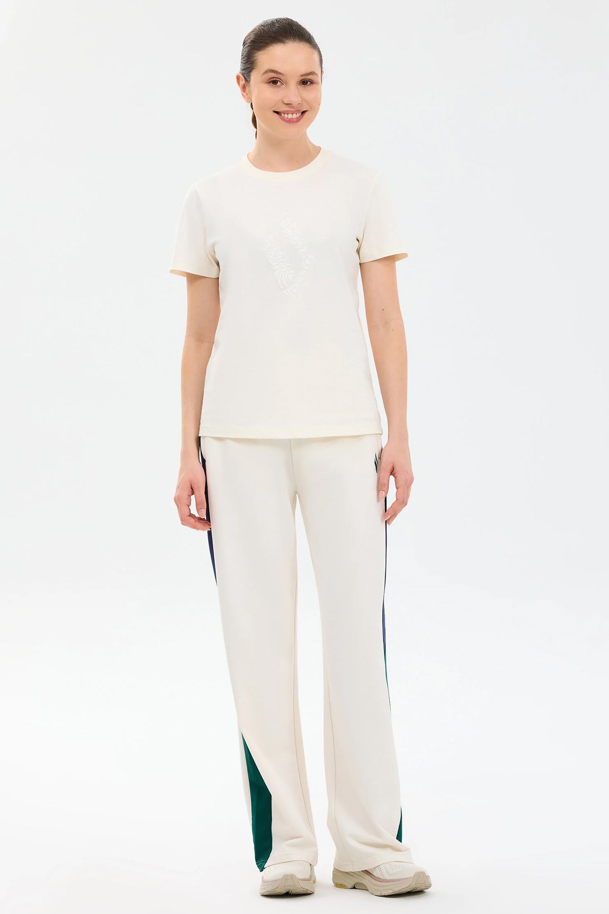 Skechers Graphic Kadın Tişört S2610057-3855 Beyaz